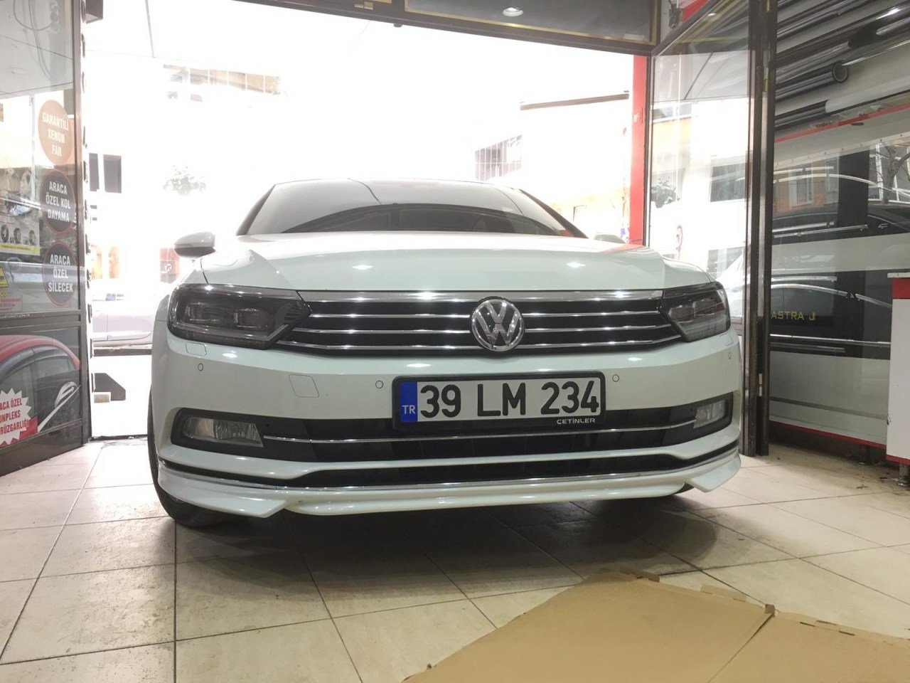 VW Passat B8 Beyaz Boyalı Ön Tampon Eki, LC9A, ABS PLASTİK, OPAK
