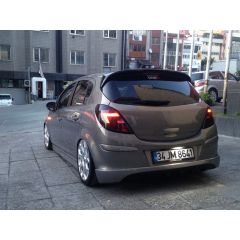 opel corsa d piano black boyalı spoiler spoyler