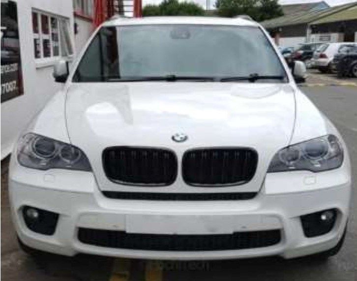 BMW X5 SERİSİ E70 ÇİFT ÇİZGİ BÖBREK 2006 2013 PARLAK SİYAH