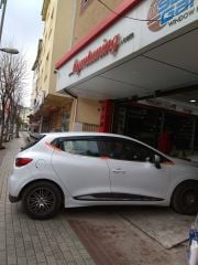 clio 4 bagaj üstü spoiler piano black boyalı parlak siyah boyalı