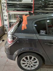 opel astra h piano black boyalı spoiler spoyler