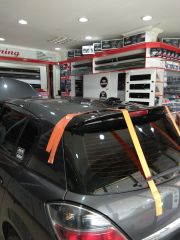 opel astra h piano black boyalı spoiler spoyler