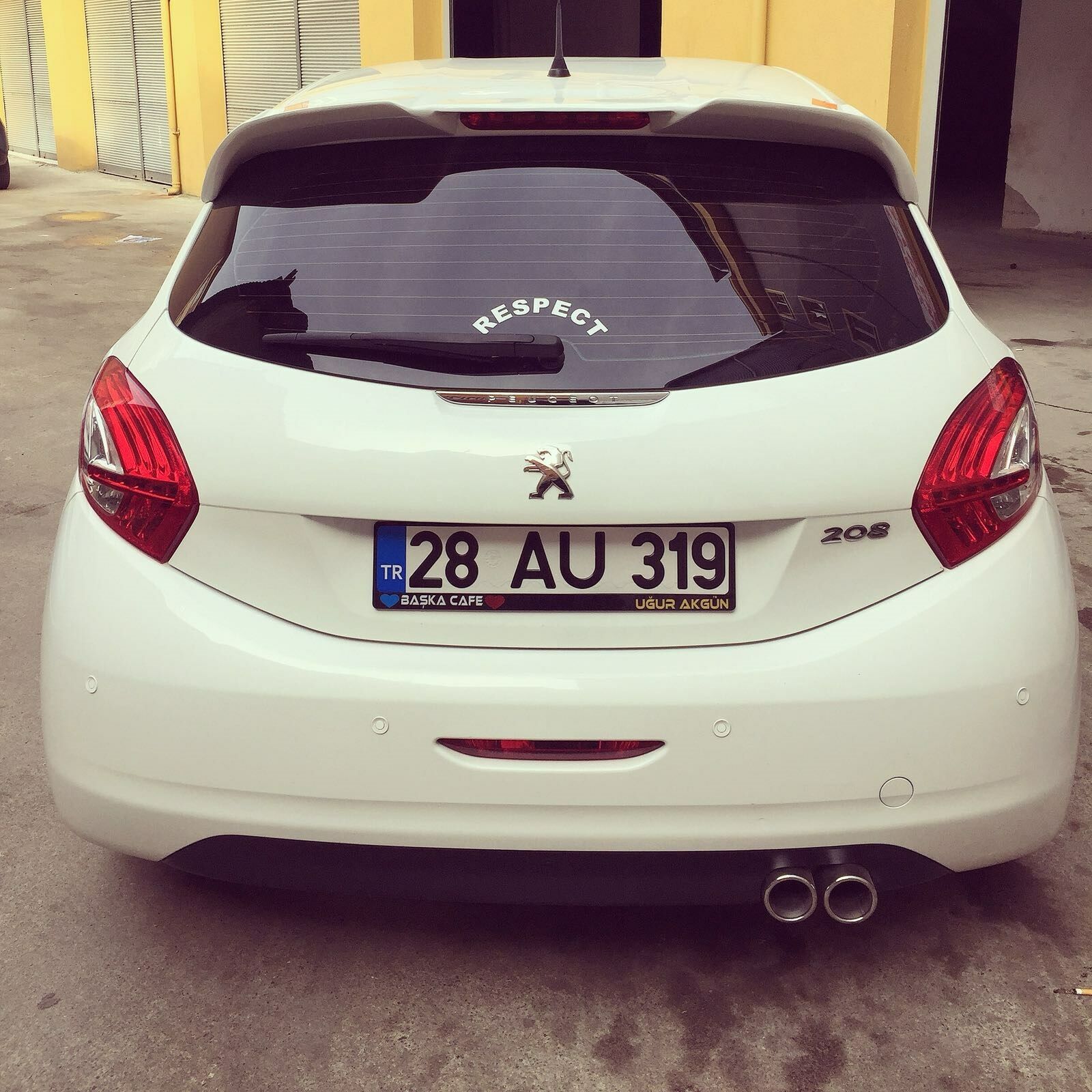 peugeot 208 spoyler beyaz boyalı spoiler