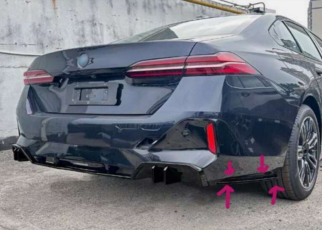 BMW 5 SERİSİ G60 ARKA TAMPON KENAR LİPİ / FLAP 2024+ PARLAK SİYAH