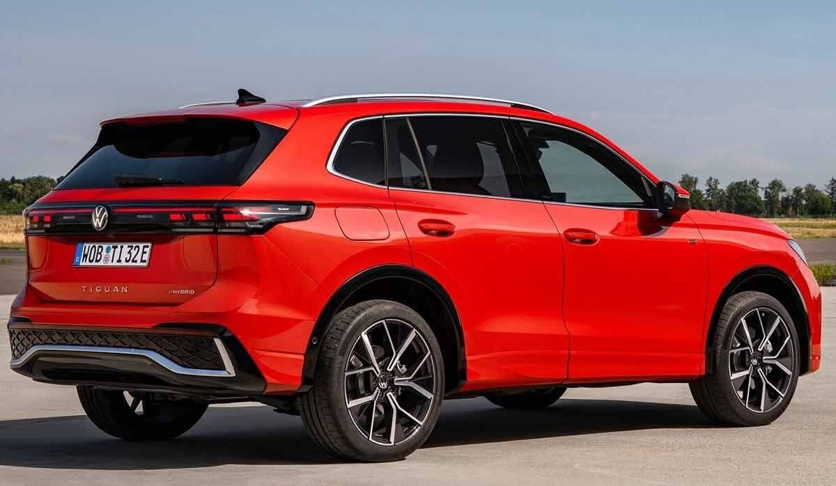 VW TIGUAN RLINE ARKA TAMPON + DİFÜZÖR 2024+ PARLAK SİYAH DETAYLAR